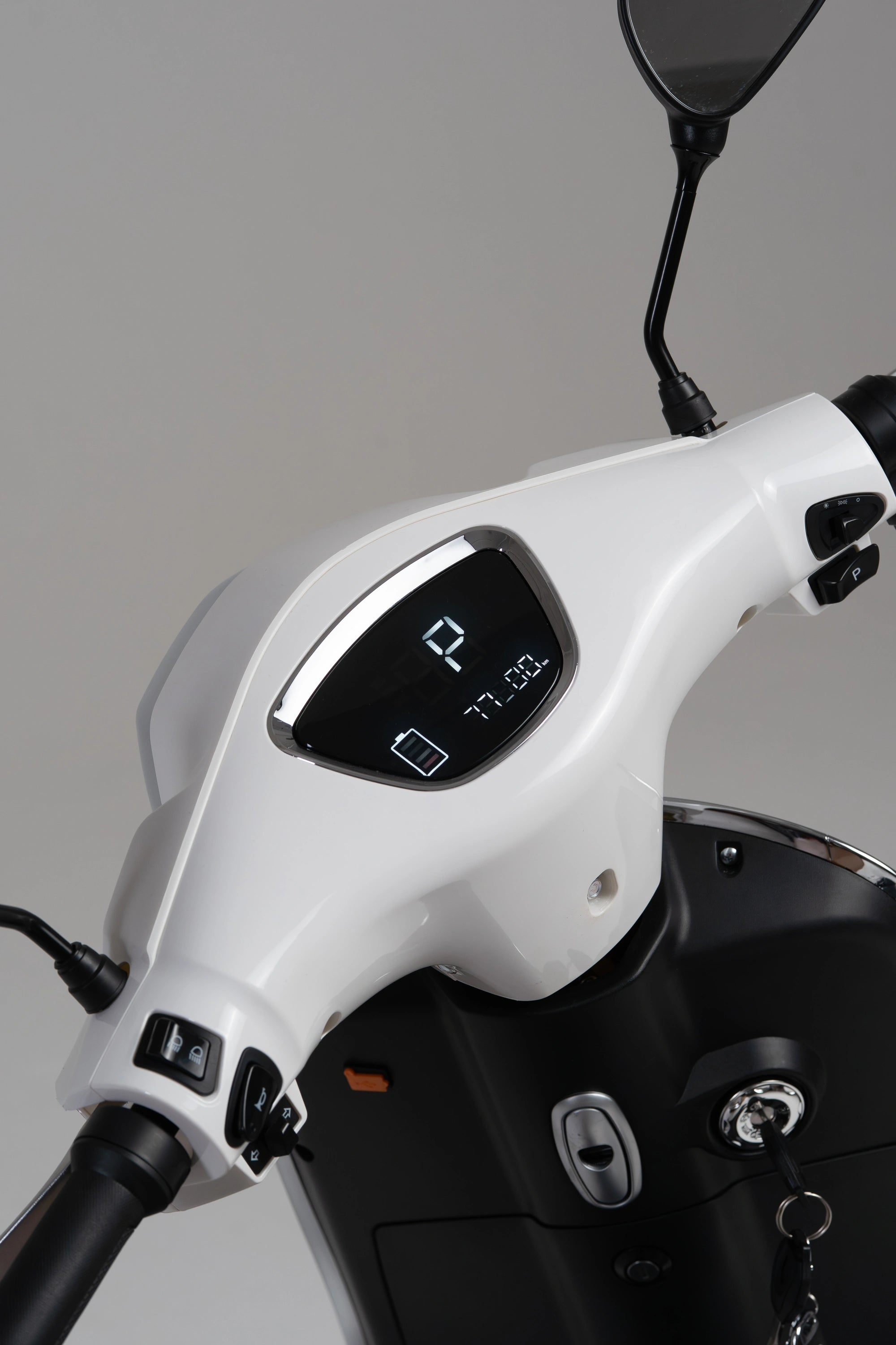 color:white | Jiskra Rosa bílý elektroskútr řídítka s digitálním tachometrem LCD displej