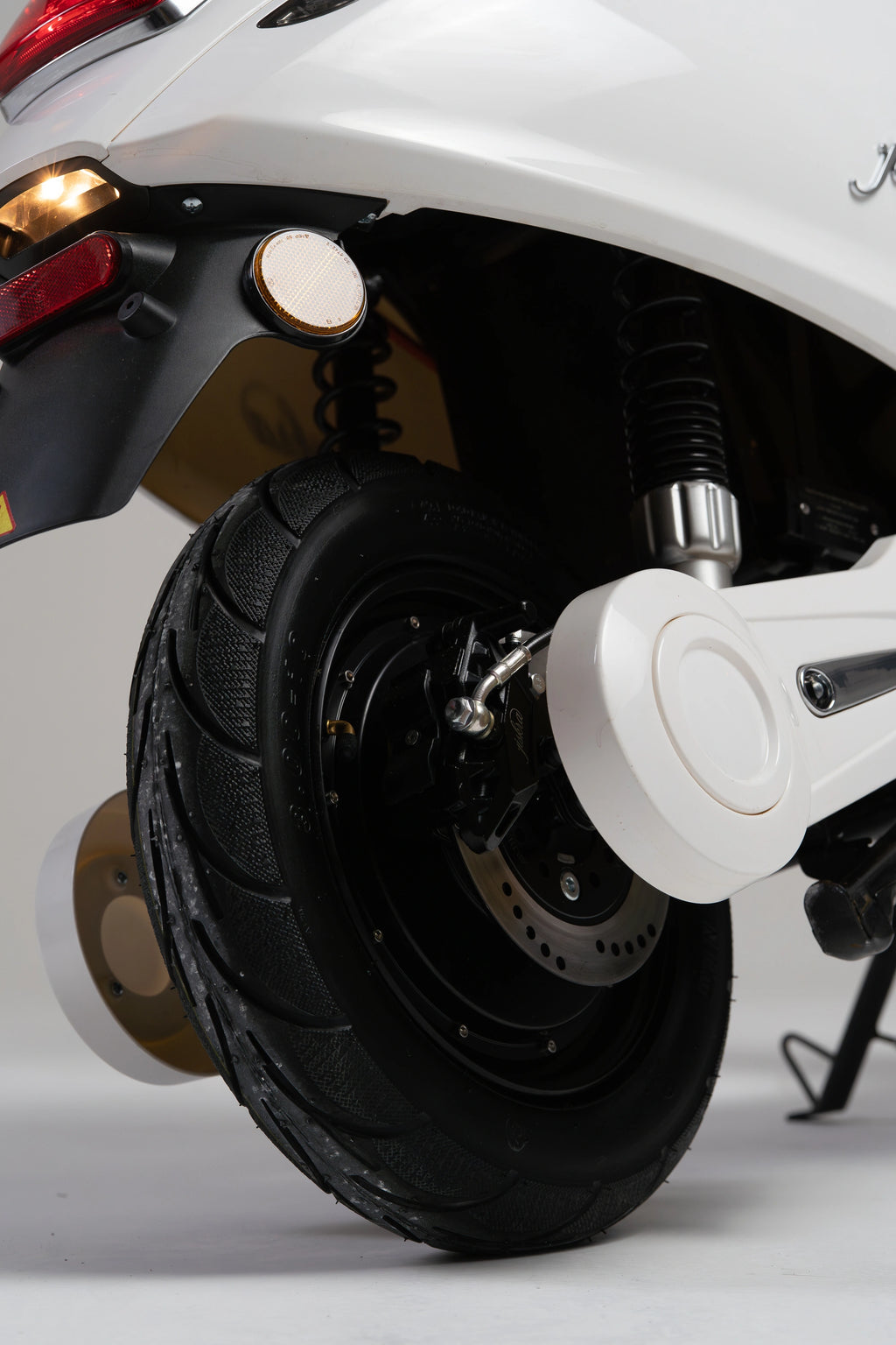 color:white | Jiskra Rosa bílý elektroskútr zadní kolo tubeless pneumatika