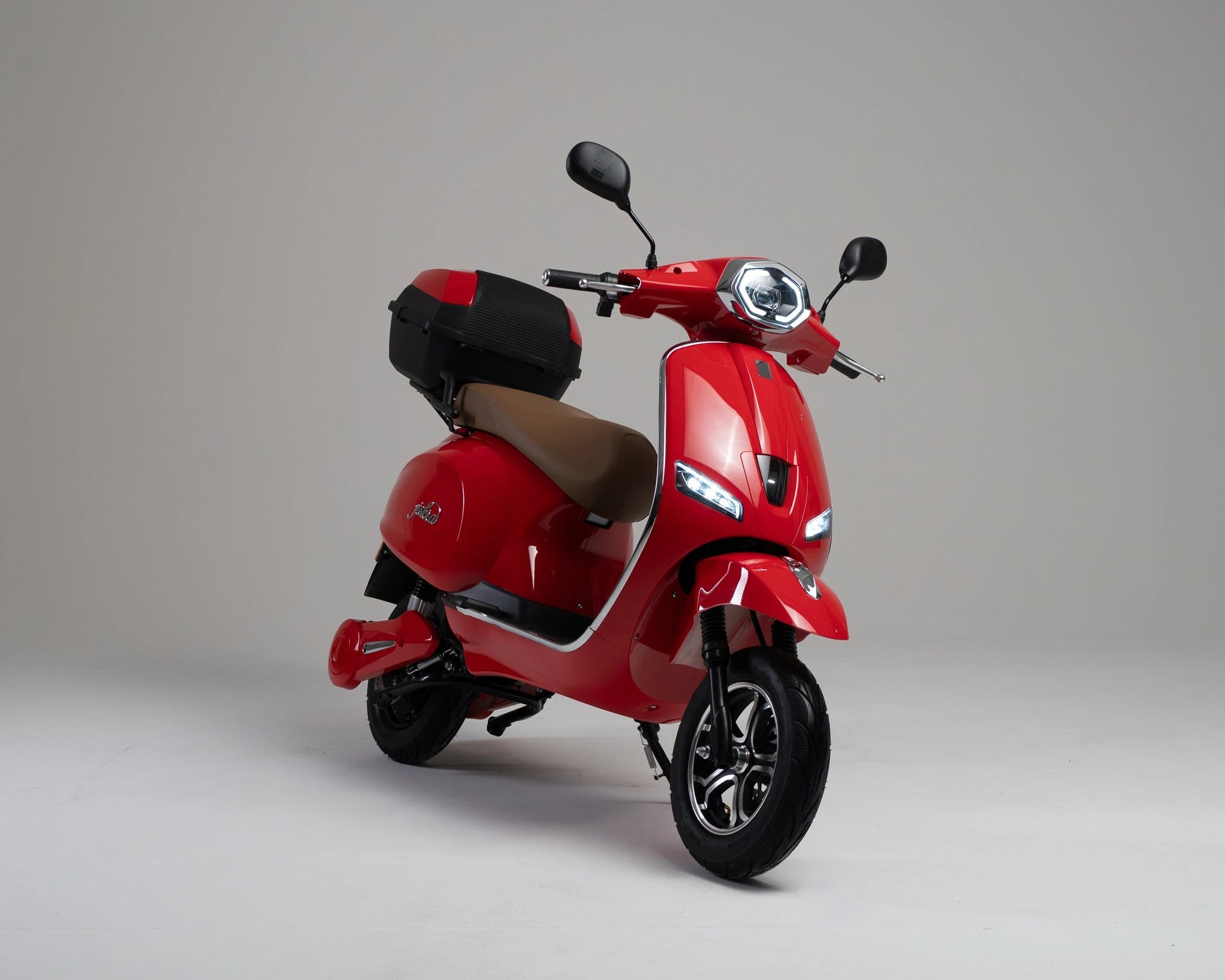 color:red | Jiskra Rosa červený elektroskútr pohled zepředu - moderní design