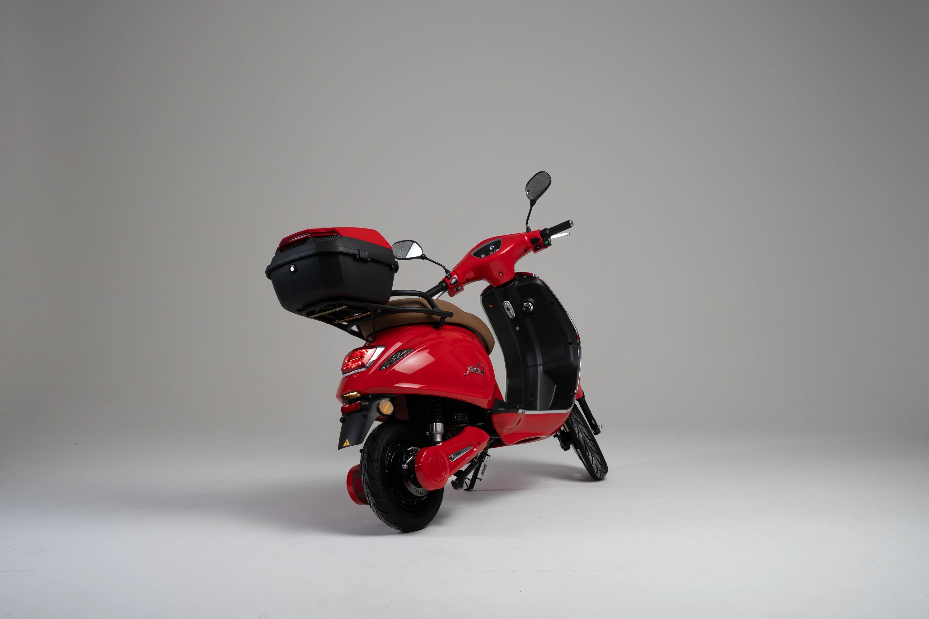 color:red | Jiskra Rosa červený elektroskútr zadní pohled - kompaktní rozměry