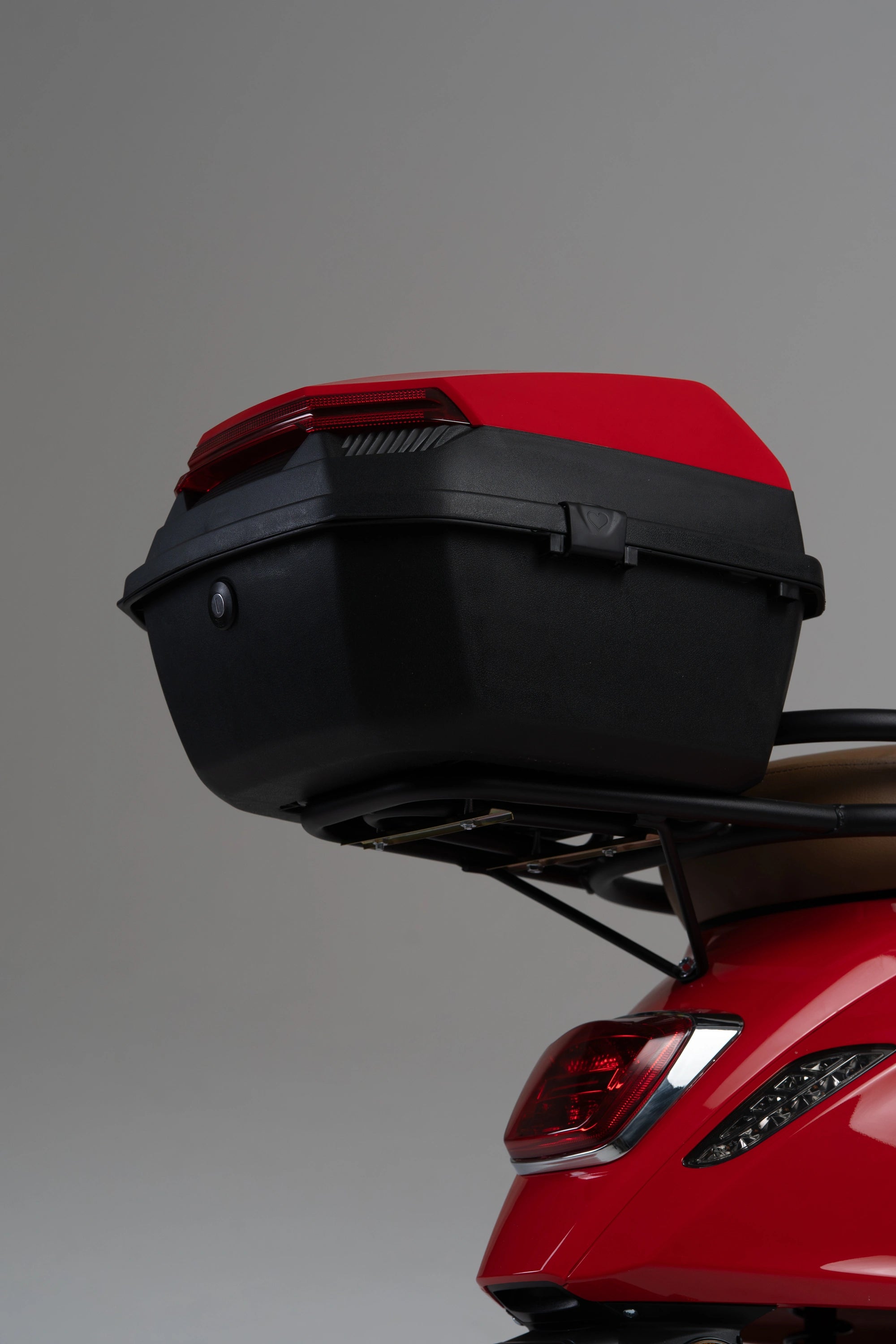 color:red | Jiskra Rosa červený elektroskútr zavazadlový box zadní světlo LED