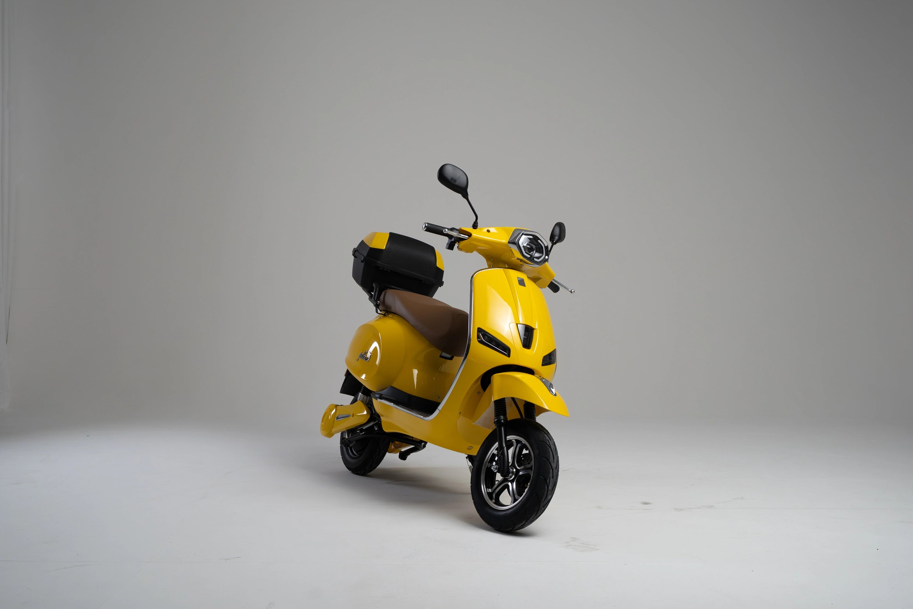 color:group | Jiskra Rosa elektroskútr technický detail motor 2000W výkon