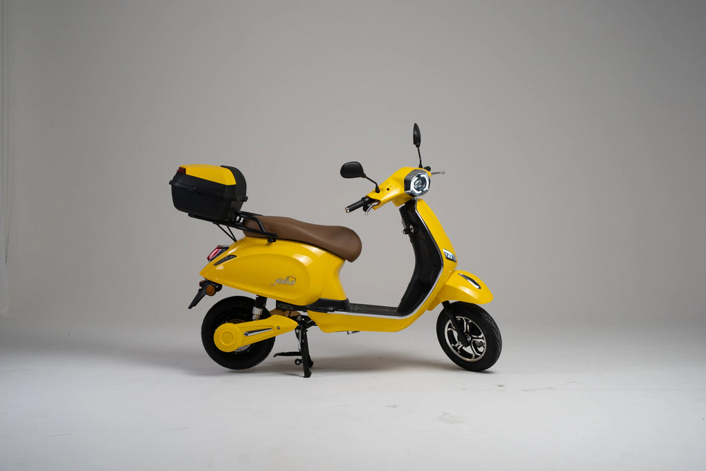 color:yellow | Jiskra Rosa žlutý elektroskútr boční pohled LED světlo denní svícení