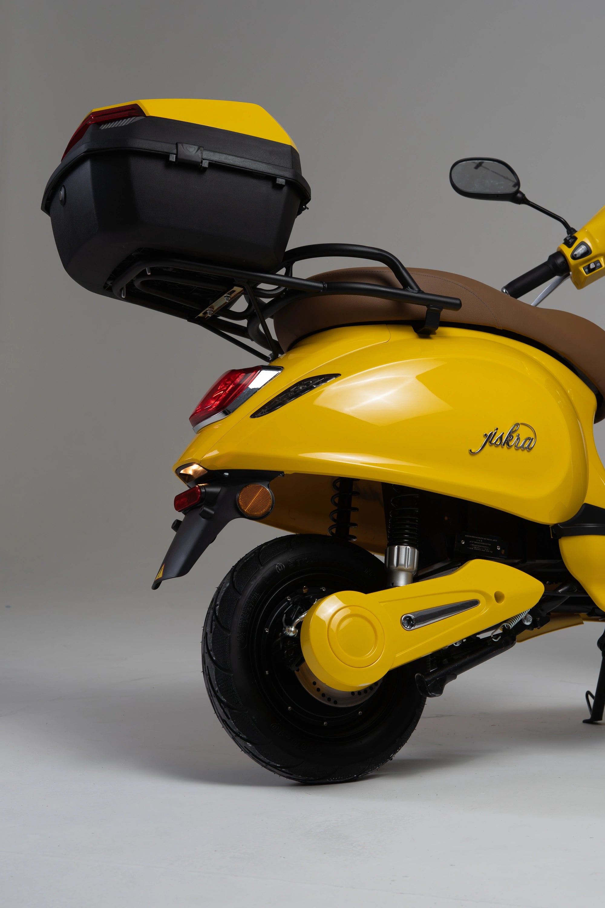 color:yellow | Jiskra Rosa žlutý elektroskútr zavazadlový box úložný prostor praktický