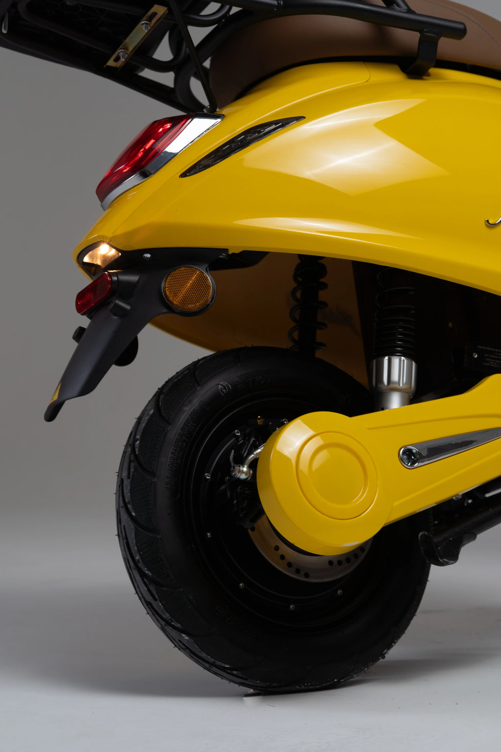 color:yellow | Jiskra Rosa žlutý elektroskútr zadní kolo odpružení komfortní jízda