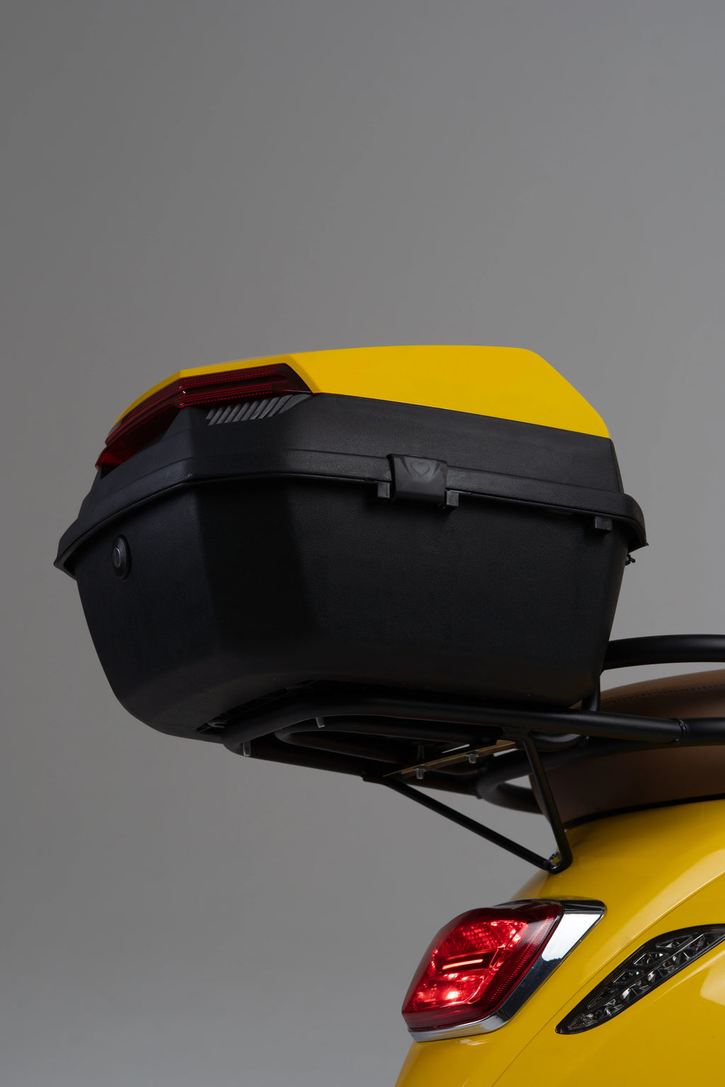 color:yellow | Jiskra Rosa žlutý elektroskútr nosič zavazadel praktické vybavení