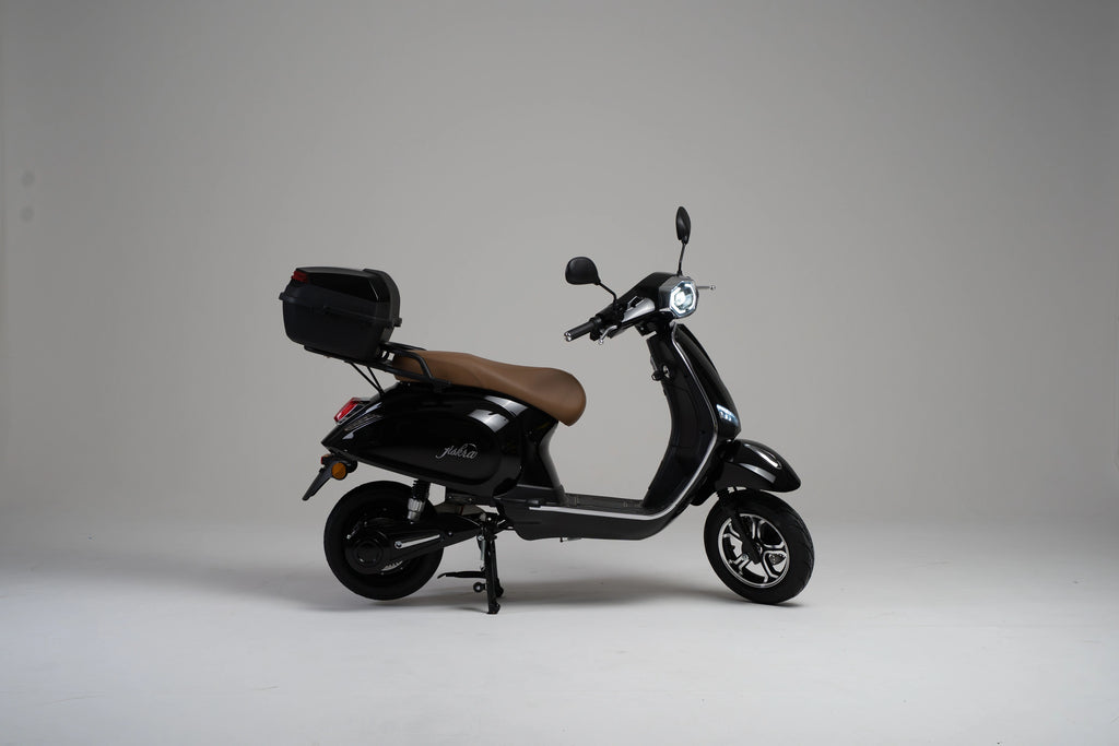 color:black | Jiskra Rosa černý elektroskútr boční pohled LED světlomety osvětlení