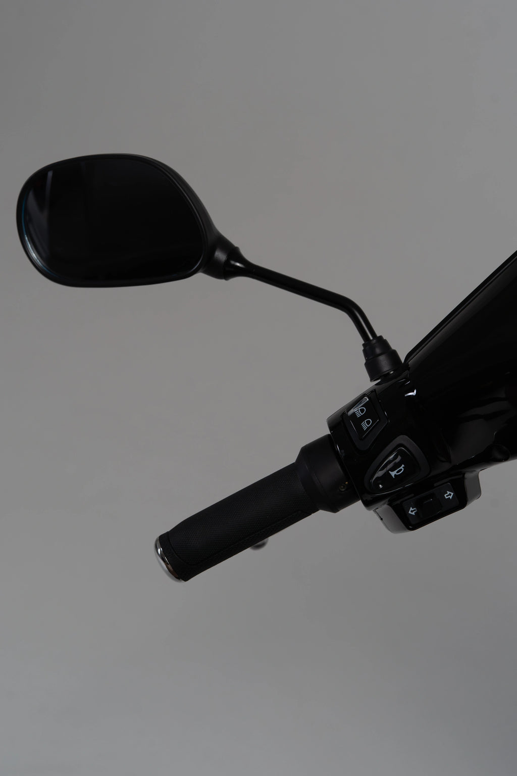 color:black | Jiskra Rosa černý elektroskútr levé řídítko páčky ovládání bezpečnost